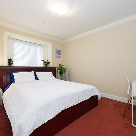 Cambie & 61St Ave Homestay バンクーバー エクステリア 写真