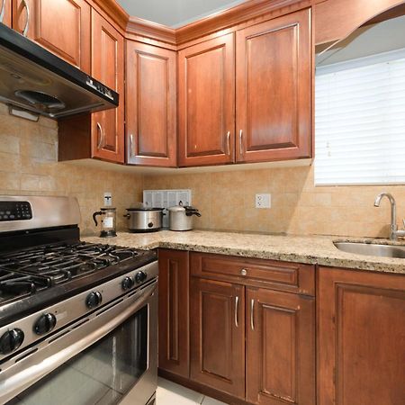 Cambie & 61St Ave Homestay バンクーバー エクステリア 写真