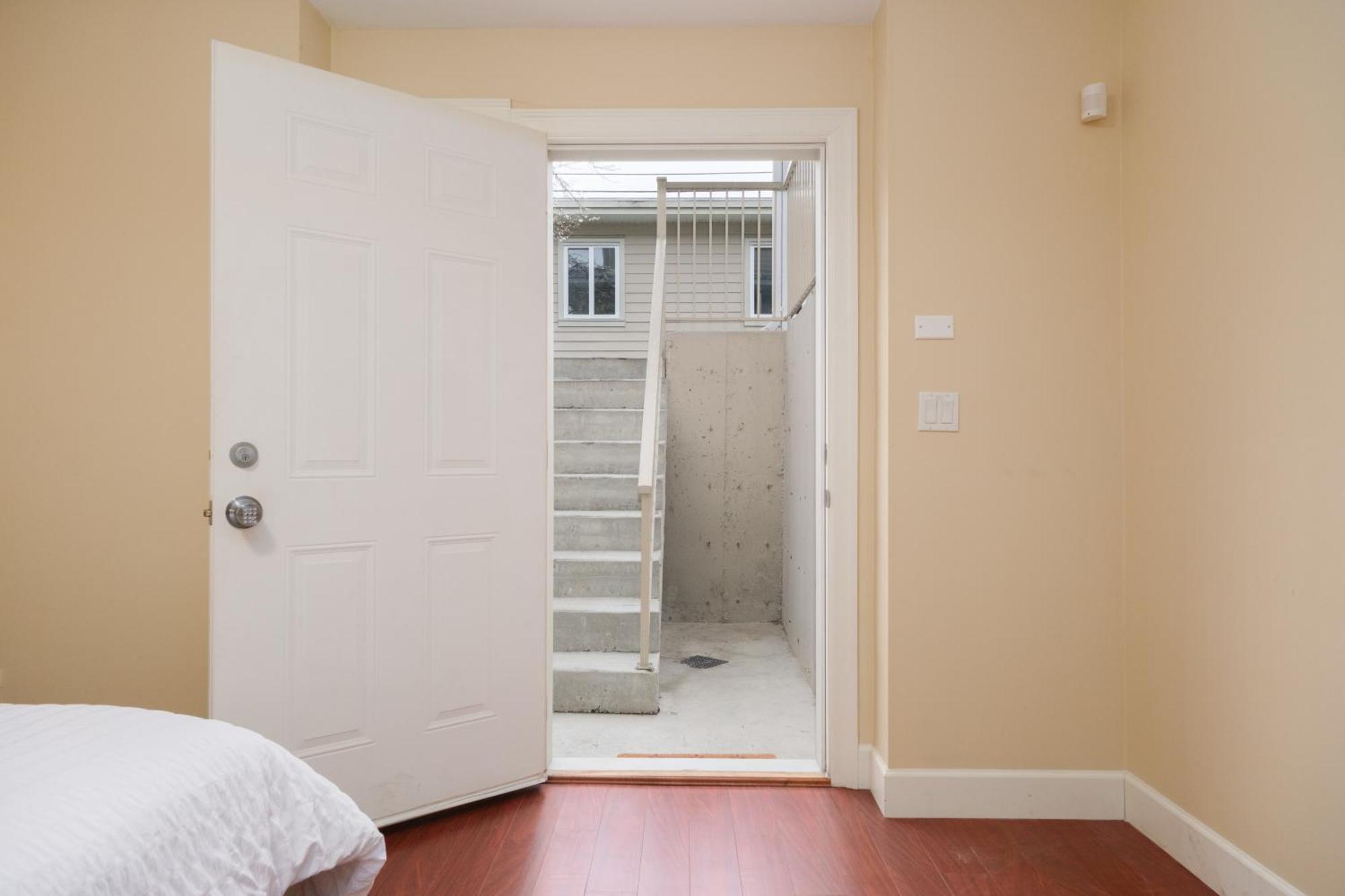 Cambie & 61St Ave Homestay バンクーバー エクステリア 写真